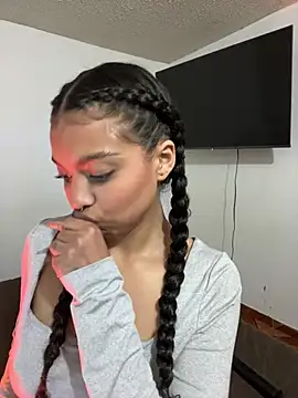 Snapshot of MIAHREINS chatting on April 2026 04:54:01 AM MIAHREINS online show from April 2026 04:54:01 AM