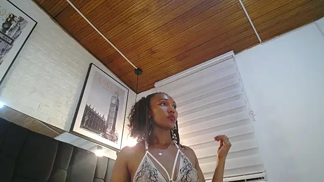 Leomi  online show from April 2026 07:45:01 AM