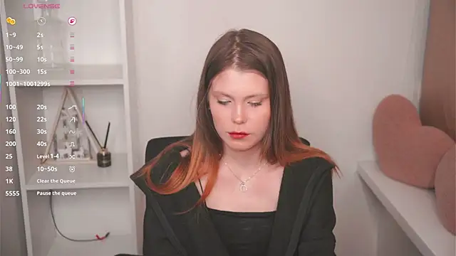 Snapshot of LewisSandez chatting on April 2026 05:17:01 PM LewisSandez online show from April 2026 05:17:01 PM