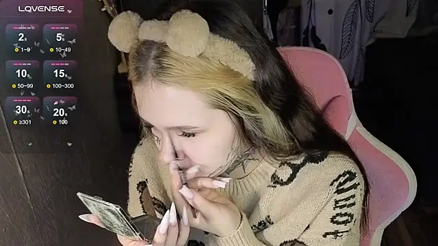 Liaa Lii online show from April 2026 06:26:01 PM