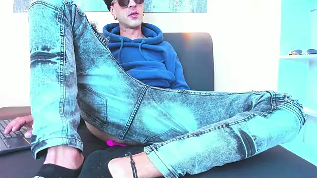 PODEROSO SAMAEL online show from April 2026 07:56:01 AM