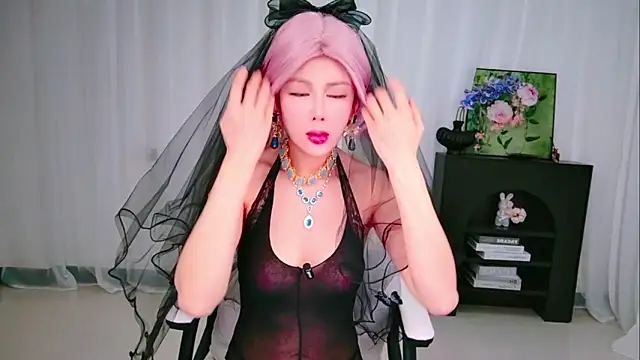 Snapshot of Serendipity889 chatting on April 2026 01:04:02 PM Serendipity889 online show from April 2026 01:04:02 PM