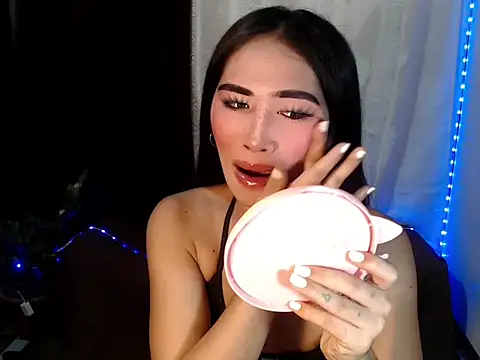Snapshot of urasiankylie chatting on June 2026 05:35:02 PM urasiankylie online show from June 2026 05:35:02 PM