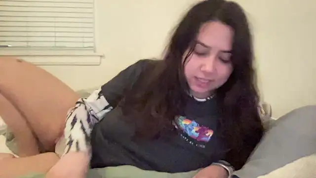 Snapshot of ariaxm00n chatting on April 2026 07:05:01 AM ariaxm00n online show from April 2026 07:05:01 AM