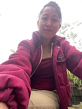 Snapshot of Huonglyna chatting on April 2026 01:43:01 AM Huonglyna online show from April 2026 01:43:01 AM