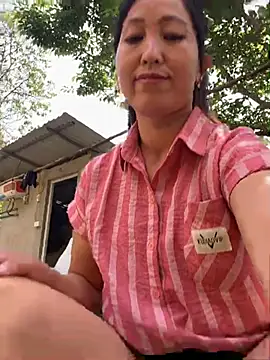 Snapshot of Huonglyna chatting on May 2026 01:55:01 AM Huonglyna online show from May 2026 01:55:01 AM