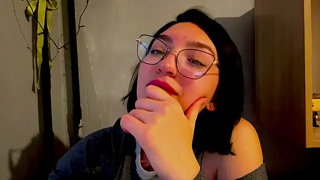 SinfulStarlight online show from April 2026 01:23:01 PM