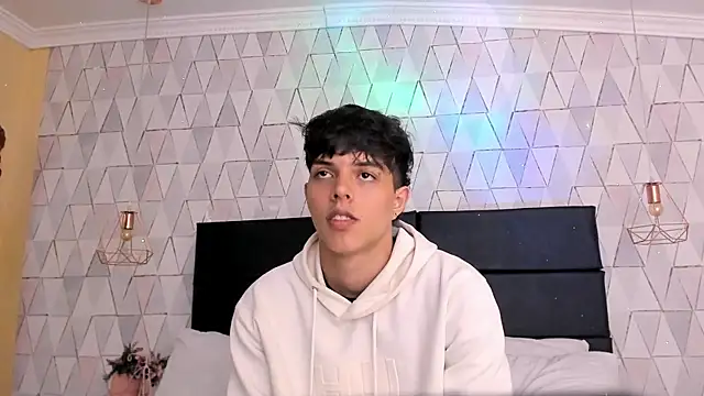 DamiaanXx online show from April 2026 01:05:02 PM