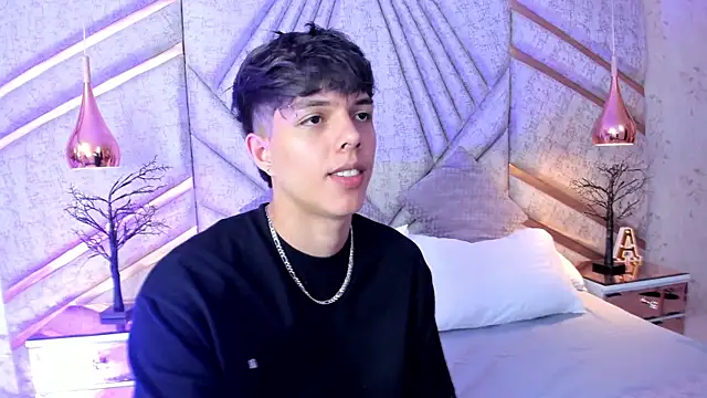 DamiaanXx online show from April 2026 01:29:02 PM