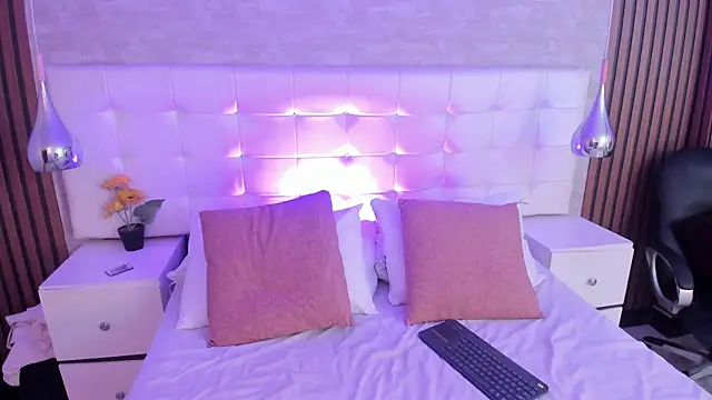 DamiaanXx online show from April 2026 12:43:01 PM