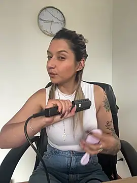 Isabella varella- online show from April 2026 01:34:01 PM