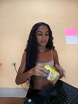 Snapshot of La_ReynaZendeya chatting on April 2026 01:49:01 PM La ReynaZendeya online show from April 2026 01:49:01 PM