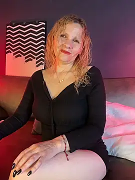 Snapshot of EvangelineLove_ chatting on June 2026 08:10:02 PM EvangelineLove online show from June 2026 08:10:02 PM
