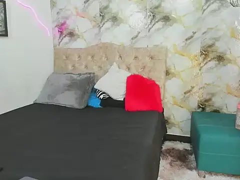 Snapshot of Kim_strawberry chatting on April 2026 04:44:02 PM Kim strawberry online show from April 2026 04:44:02 PM