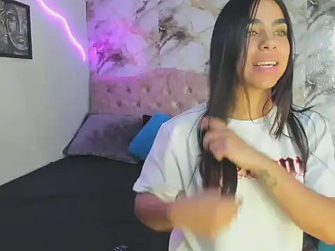 Snapshot of Kim_strawberry chatting on April 2026 04:00:02 PM Kim strawberry online show from April 2026 04:00:02 PM