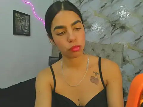 Snapshot of Kim_strawberry chatting on April 2026 06:15:01 PM Kim strawberry online show from April 2026 06:15:01 PM