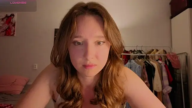 Snapshot of hunny_ines chatting on July 2026 05:42:02 PM hunny ines online show from July 2026 05:42:02 PM