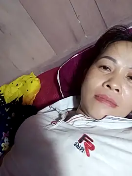 Snapshot of -Luni- chatting on June 2026 11:29:02 PM -Luni- online show from June 2026 11:29:02 PM