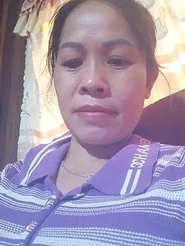 Snapshot of -Luni- chatting on June 2026 02:45:01 AM -Luni- online show from June 2026 02:45:01 AM