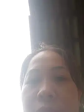Snapshot of -Luni- chatting on June 2026 12:14:01 AM -Luni- online show from June 2026 12:14:01 AM