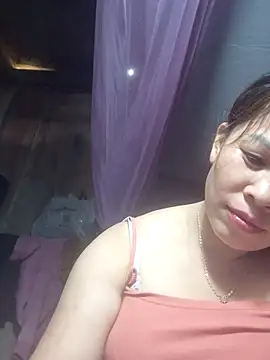 Snapshot of -Luni- chatting on June 2026 04:40:01 AM -Luni- online show from June 2026 04:40:01 AM
