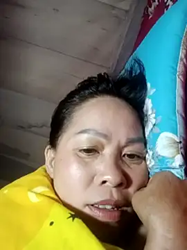 Snapshot of -Luni- chatting on July 2026 01:50:01 PM -Luni- online show from July 2026 01:50:01 PM