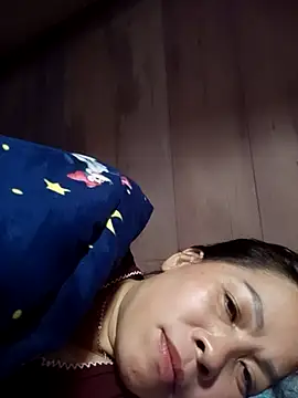 Snapshot of -Luni- chatting on July 2026 01:40:01 PM -Luni- online show from July 2026 01:40:01 PM