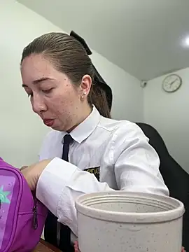 suzy-111 online show from April 2026 12:10:01 PM