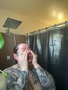 Snapshot of everythingyours chatting on April 2026 11:05:02 PM everythingyours online show from April 2026 11:05:02 PM