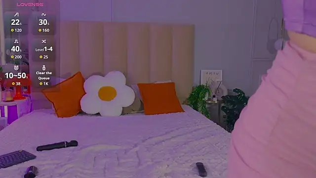 Snapshot of EvelinWood_ chatting on April 2026 05:14:02 PM EvelinWood online show from April 2026 05:14:02 PM