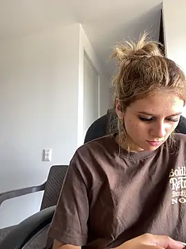 Alison parkerrr online show from April 2026 07:08:02 PM