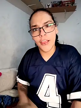 Snapshot of _Tiff chatting on April 2026 03:35:01 PM Tiff online show from April 2026 03:35:01 PM