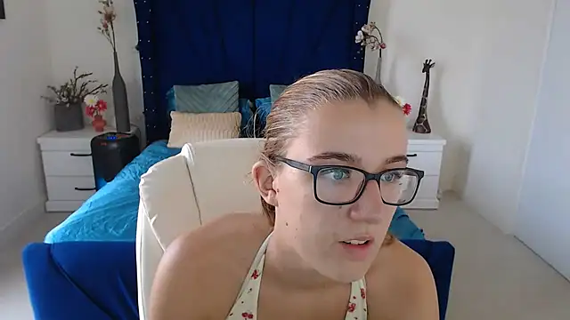 Yennyloves online show from July 2026 12:52:01 PM