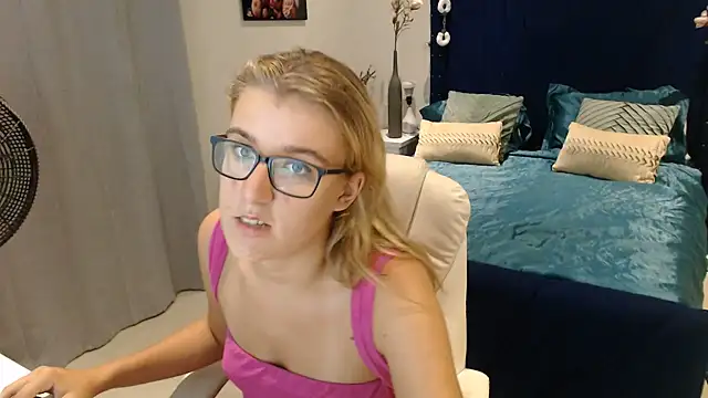Yennyloves online show from July 2026 12:20:01 AM