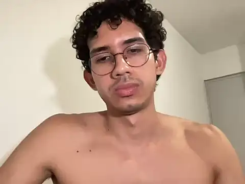 Snapshot of Domincmarles chatting on April 2026 02:32:01 AM Domincmarles online show from April 2026 02:32:01 AM