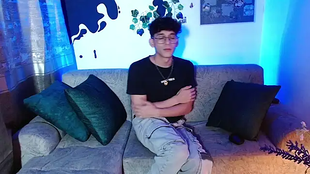 Snapshot of Alazbel8 chatting on April 2026 07:34:01 PM Alazbel8 online show from April 2026 07:34:01 PM