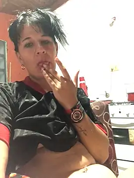 Snapshot of Laacoluu chatting on April 2026 04:40:01 AM Laacoluu online show from April 2026 04:40:01 AM