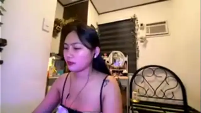 Snapshot of GlindaDejardin chatting on April 2026 05:19:02 PM GlindaDejardin online show from April 2026 05:19:02 PM