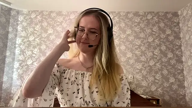 Snapshot of ElmiraGildea chatting on April 2026 11:37:01 AM ElmiraGildea online show from April 2026 11:37:01 AM