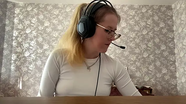 Snapshot of ElmiraGildea chatting on April 2026 01:06:02 PM ElmiraGildea online show from April 2026 01:06:02 PM