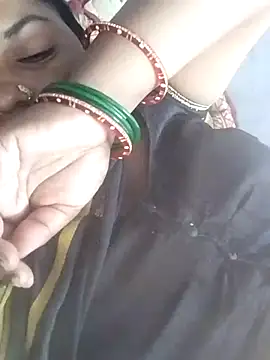 Snapshot of Desi_hot_bhabhi01 chatting on July 2026 08:21:01 AM Desi hot bhabhi01 online show from July 2026 08:21:01 AM