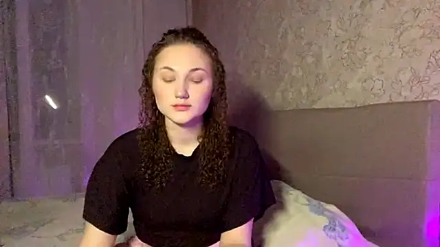 Snapshot of SophieNiktashu chatting on April 2026 05:29:01 PM SophieNiktashu online show from April 2026 05:29:01 PM