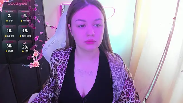 Snapshot of AmeliePeach chatting on April 2026 06:19:01 AM AmeliePeach online show from April 2026 06:19:01 AM