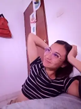 Snapshot of Leticia_Hinkley_ chatting on April 2026 11:44:01 PM Leticia Hinkley online show from April 2026 11:44:01 PM