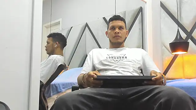 Snapshot of NohaBrooks chatting on April 2026 11:48:01 AM NohaBrooks online show from April 2026 11:48:01 AM