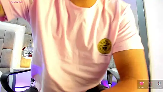 Snapshot of NohaBrooks chatting on April 2026 07:45:01 AM NohaBrooks online show from April 2026 07:45:01 AM