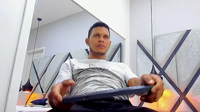 Snapshot of NohaBrooks chatting on April 2026 12:21:02 PM NohaBrooks online show from April 2026 12:21:02 PM