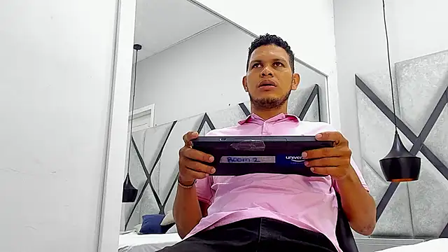 Snapshot of NohaBrooks chatting on April 2026 01:05:01 PM NohaBrooks online show from April 2026 01:05:01 PM