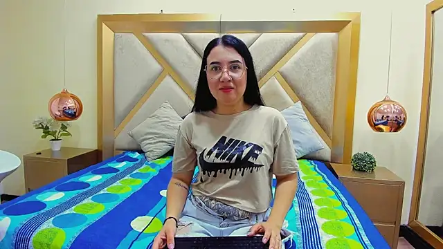 ChloeAshdord online show from April 2026 01:05:01 PM