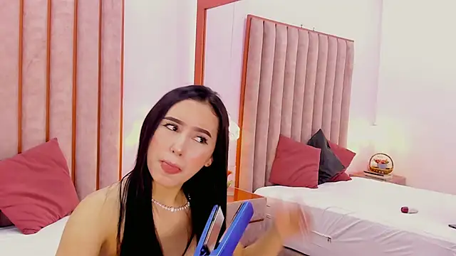 Snapshot of Zoe_Monrow chatting on May 2026 12:44:01 PM Zoe Monrow online show from May 2026 12:44:01 PM